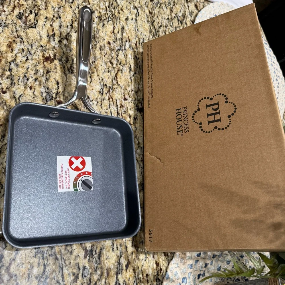 Princess House Black Square Griddle Pan. Ideal for pancakes and sandwiches.